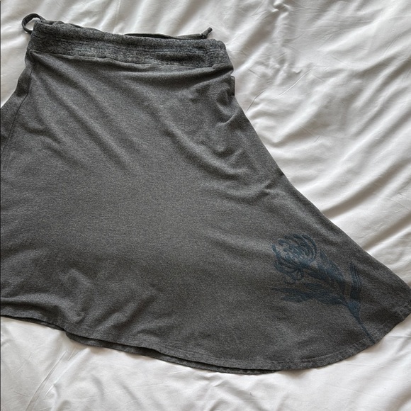 Grey flowy skirt - Picture 2 of 3